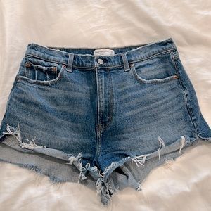 Abercrombie & Fitch mom short high rise